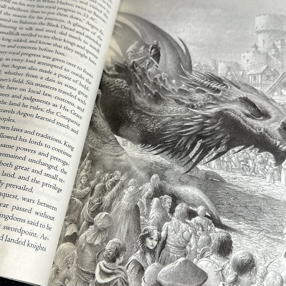 George R.R.Martin Fire & Blood paperback 2020 ( slight water damaged. Corner - Picture 10 of 10